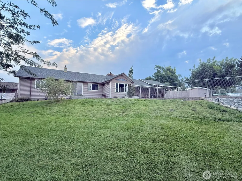 28 Dixon Road Omak, WA 98841