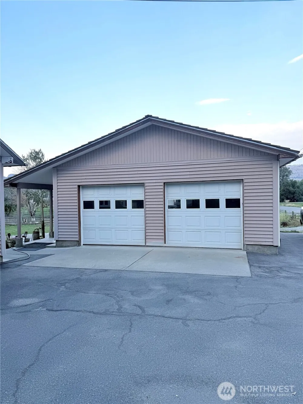 28 Dixon Road Omak, WA 98841