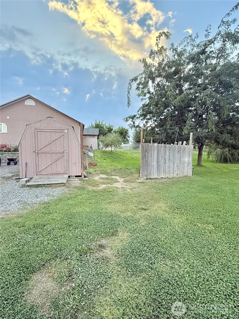 28 Dixon Road Omak, WA 98841
