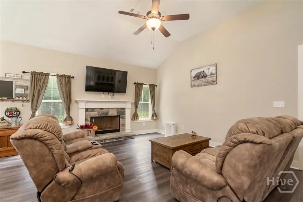 212 Live Oak Ln Comer, GA 30629