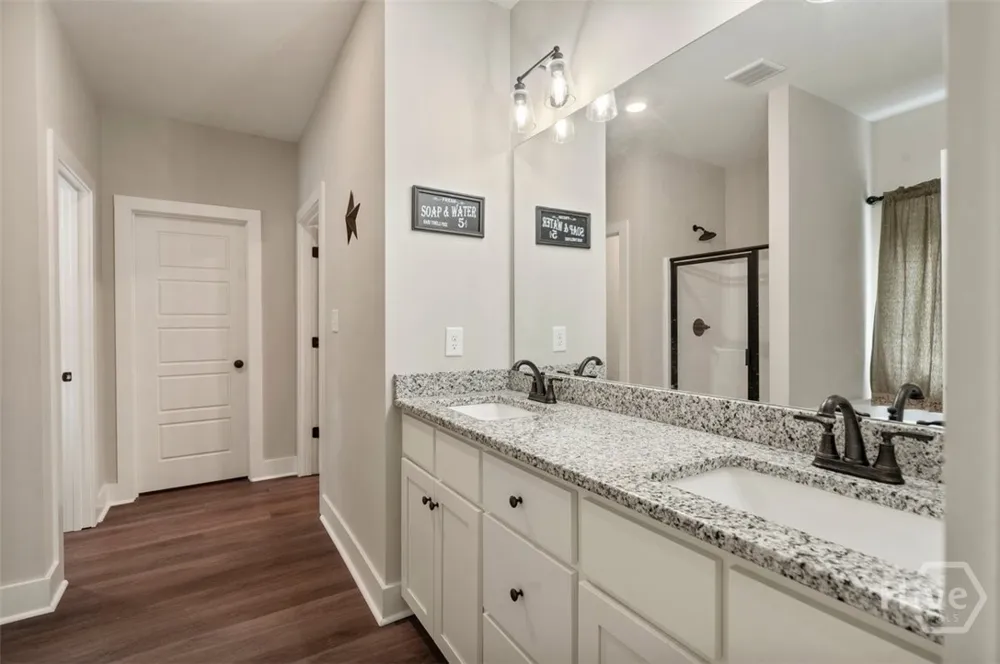 212 Live Oak Ln Comer, GA 30629