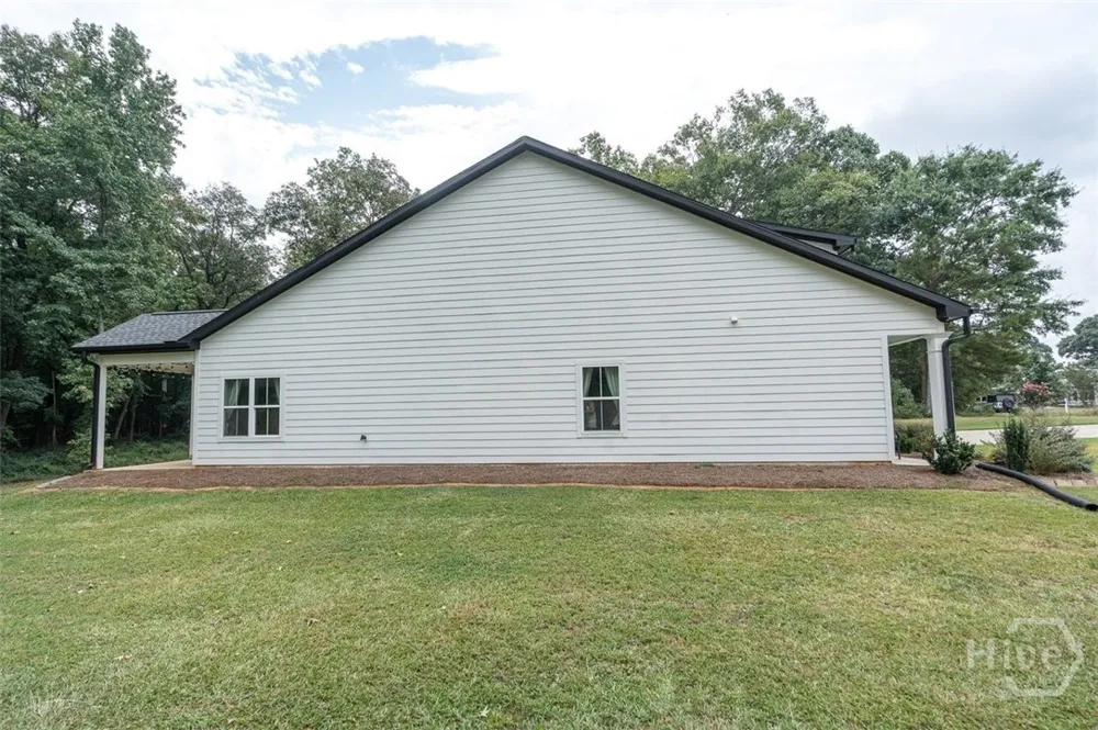 212 Live Oak Ln Comer, GA 30629