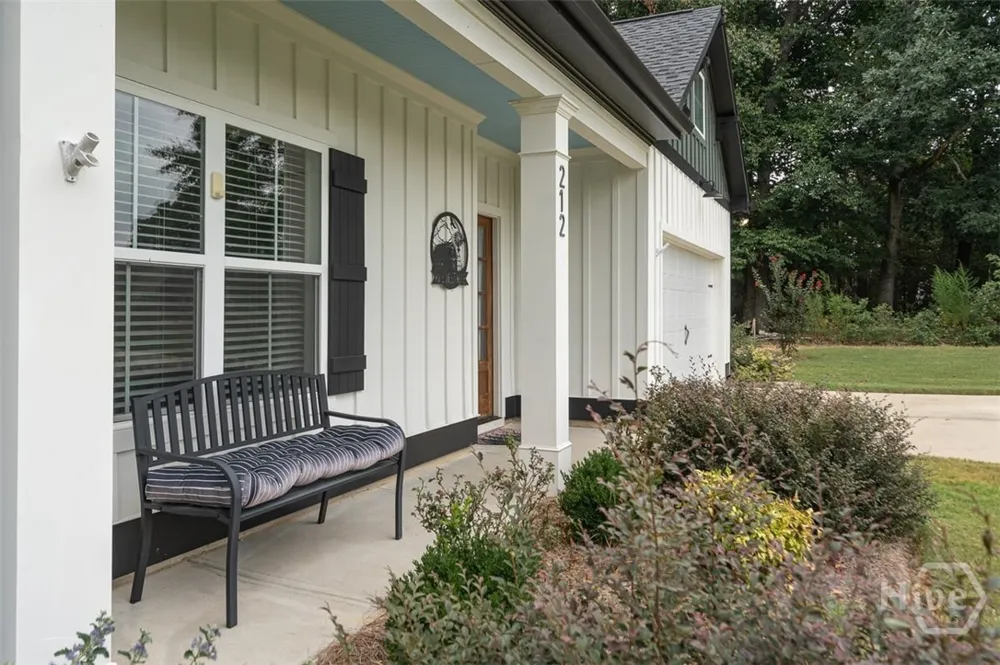 212 Live Oak Ln Comer, GA 30629