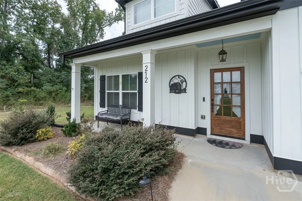 212 Live Oak Ln Comer, GA 30629