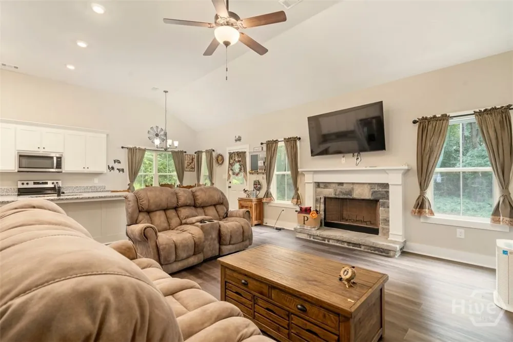 212 Live Oak Ln Comer, GA 30629