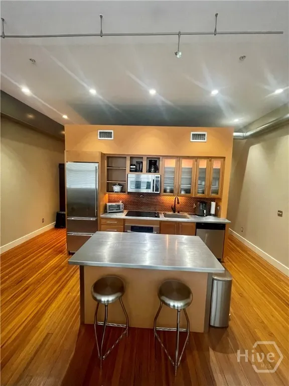 122 W Broughton Street #202 Savannah, GA 31401