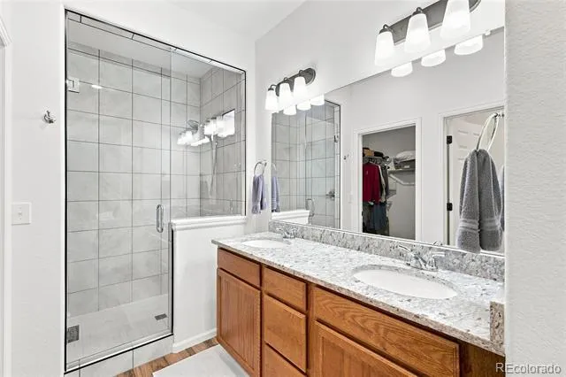 58 S Oak Hill Court Aurora, CO 80018