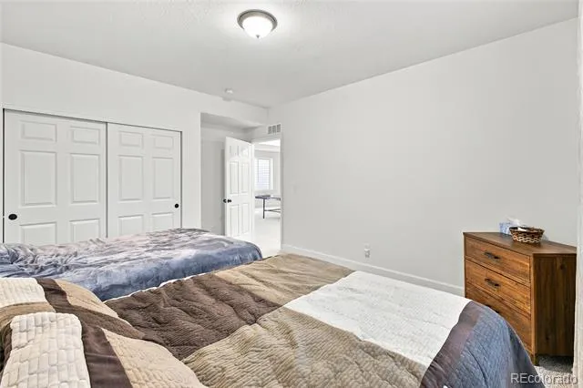 58 S Oak Hill Court Aurora, CO 80018