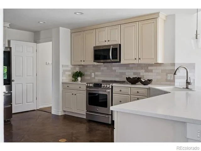 2554 Dutch Court Lafayette, CO 80026