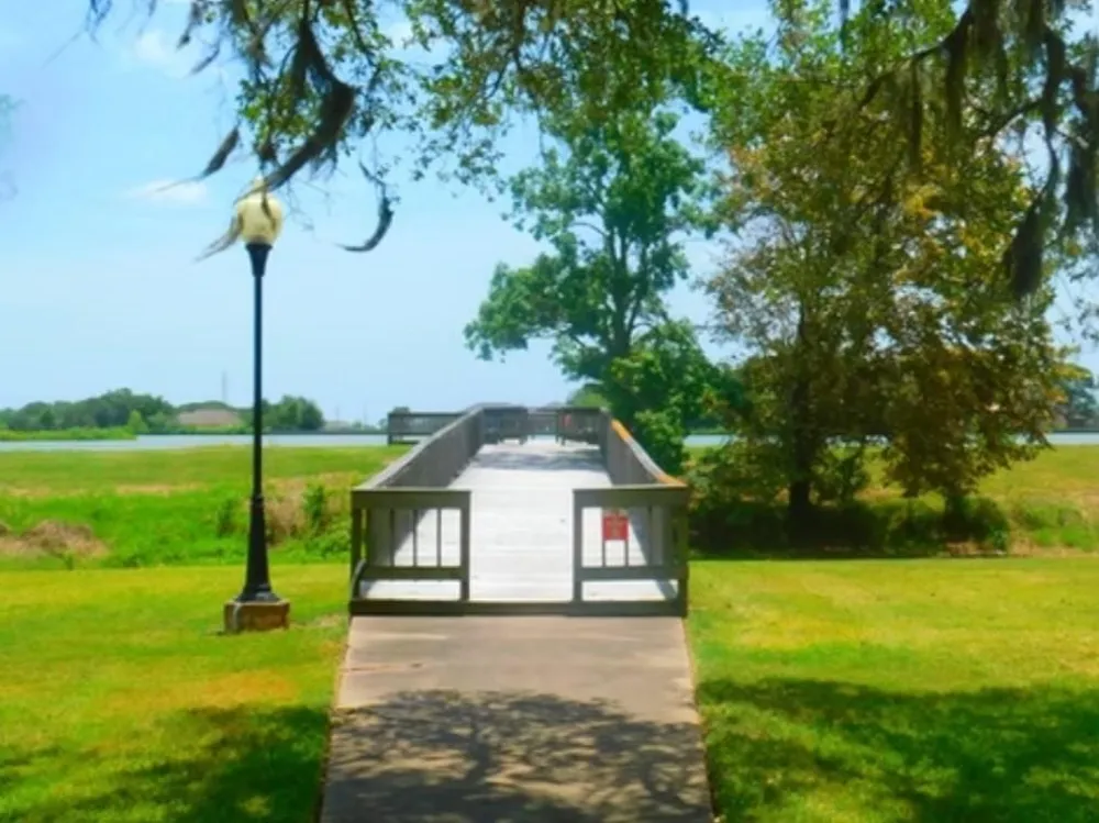 750 Wagon Wheel Trail Angleton, TX 77515