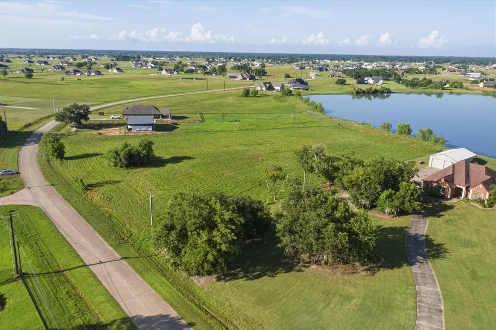 750 Wagon Wheel Trail Angleton, TX 77515