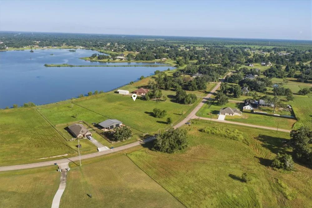 750 Wagon Wheel Trail Angleton, TX 77515