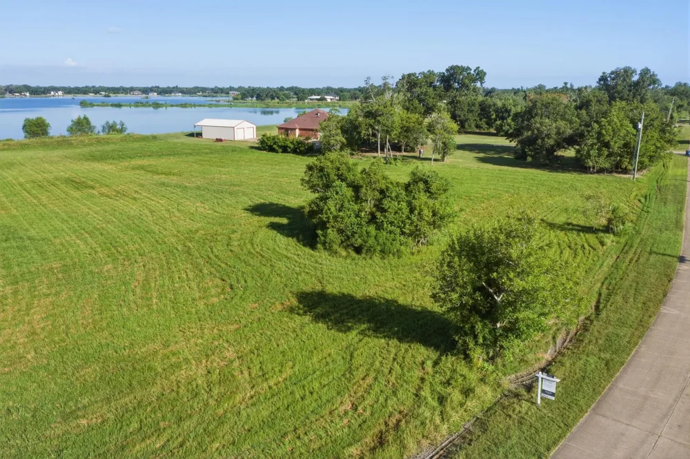 750 Wagon Wheel Trail Angleton, TX 77515