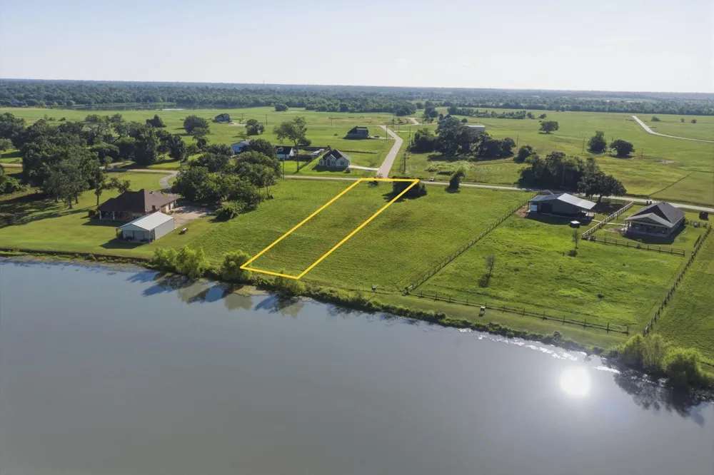 750 Wagon Wheel Trail Angleton, TX 77515