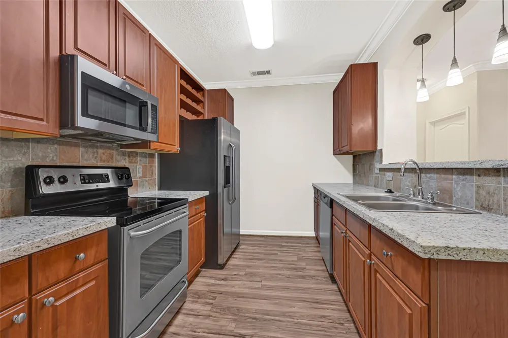 1711 Old Spanish Trail #117 Houston, TX 77054