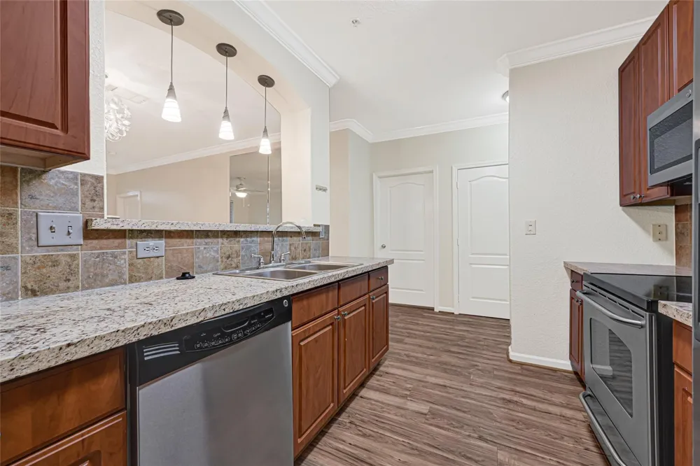 1711 Old Spanish Trail #117 Houston, TX 77054