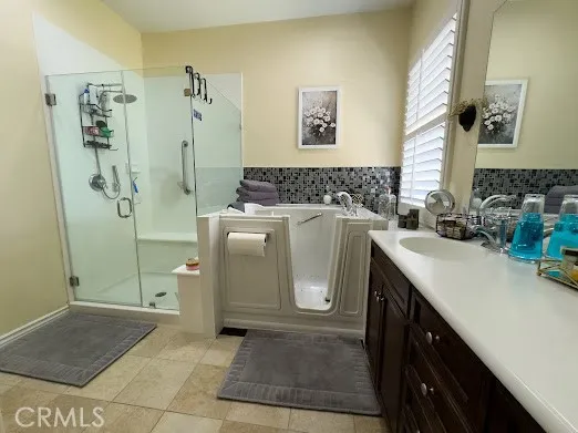 1696 Via Rojas Hemet, CA 92545