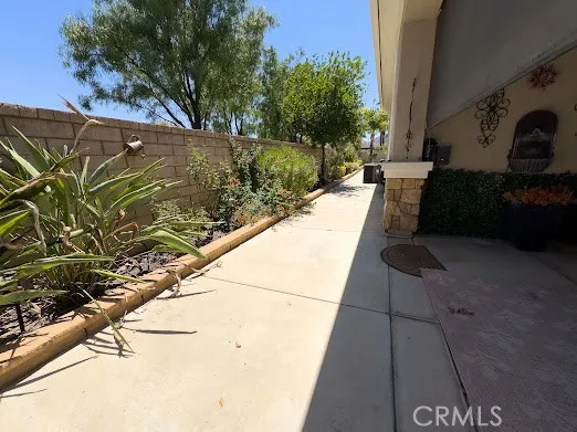1696 Via Rojas Hemet, CA 92545