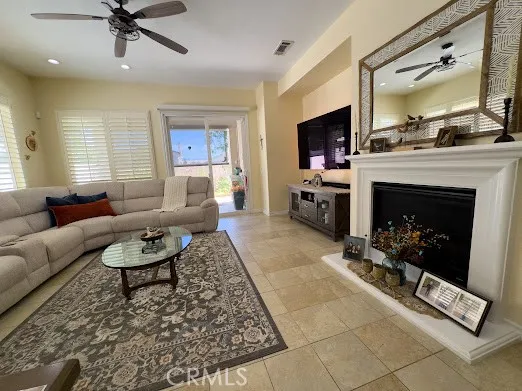 1696 Via Rojas Hemet, CA 92545