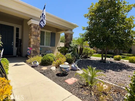 1696 Via Rojas Hemet, CA 92545