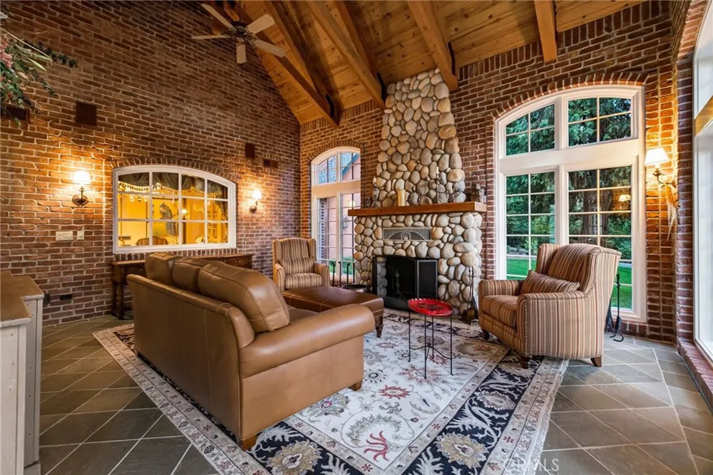 45 Lakevista Magalia, CA 95954