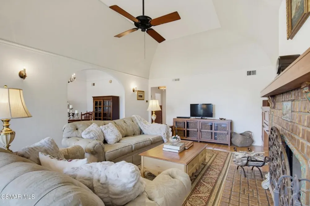 3935 Alla Road Los Angeles, CA 90066
