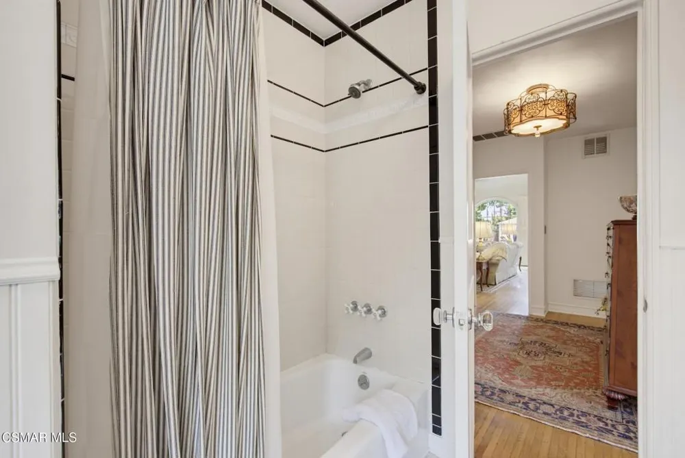 3935 Alla Road Los Angeles, CA 90066