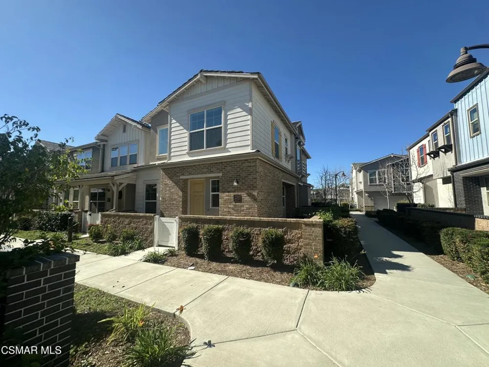 139 Farmhouse Drive #6 Simi Valley, CA 93065