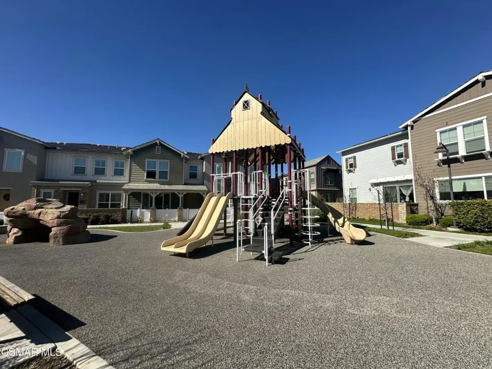139 Farmhouse Drive #6 Simi Valley, CA 93065