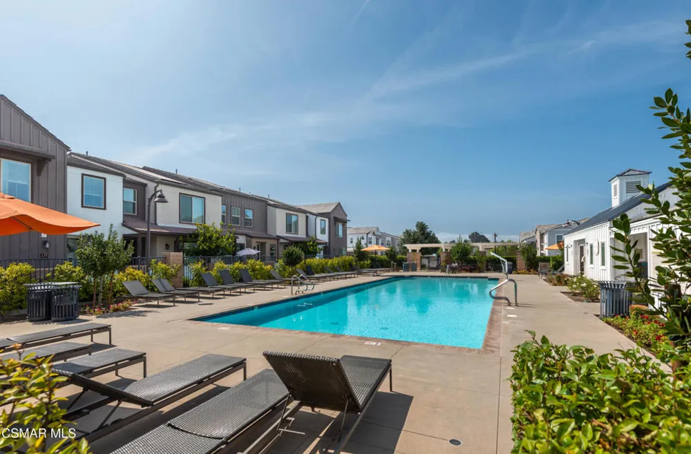 139 Farmhouse Drive #6 Simi Valley, CA 93065