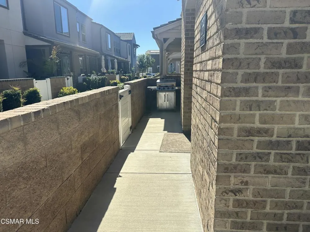 139 Farmhouse Drive #6 Simi Valley, CA 93065