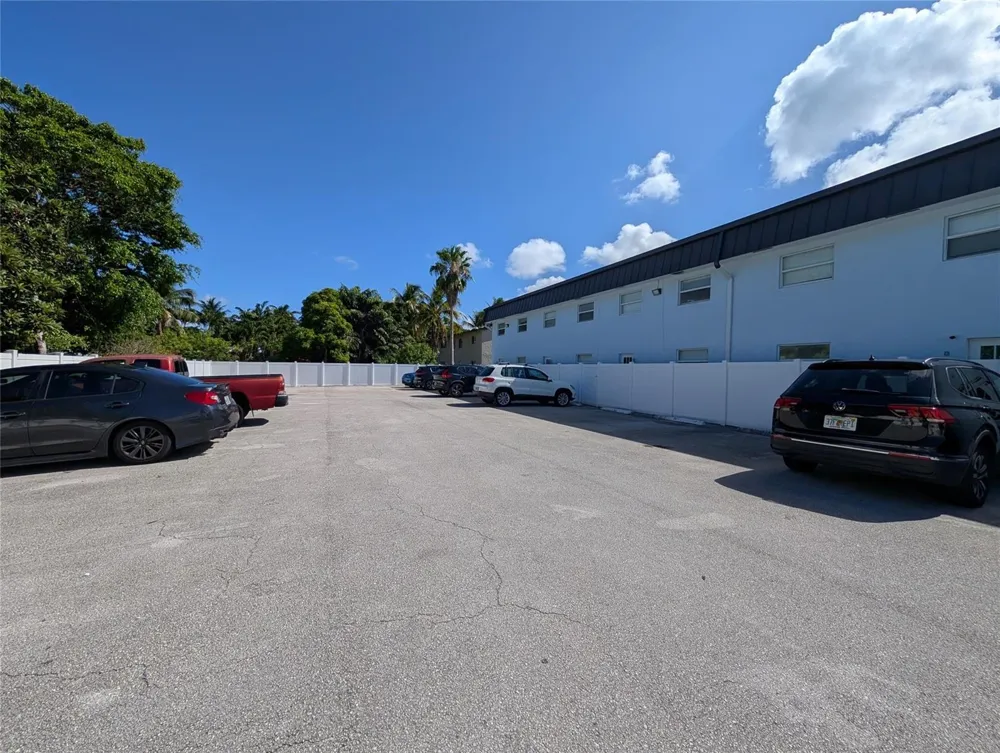 1470 DIXIE Highway #10 Fort Lauderdale, FL 33304