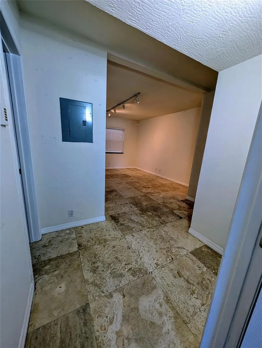 1470 DIXIE Highway #10 Fort Lauderdale, FL 33304