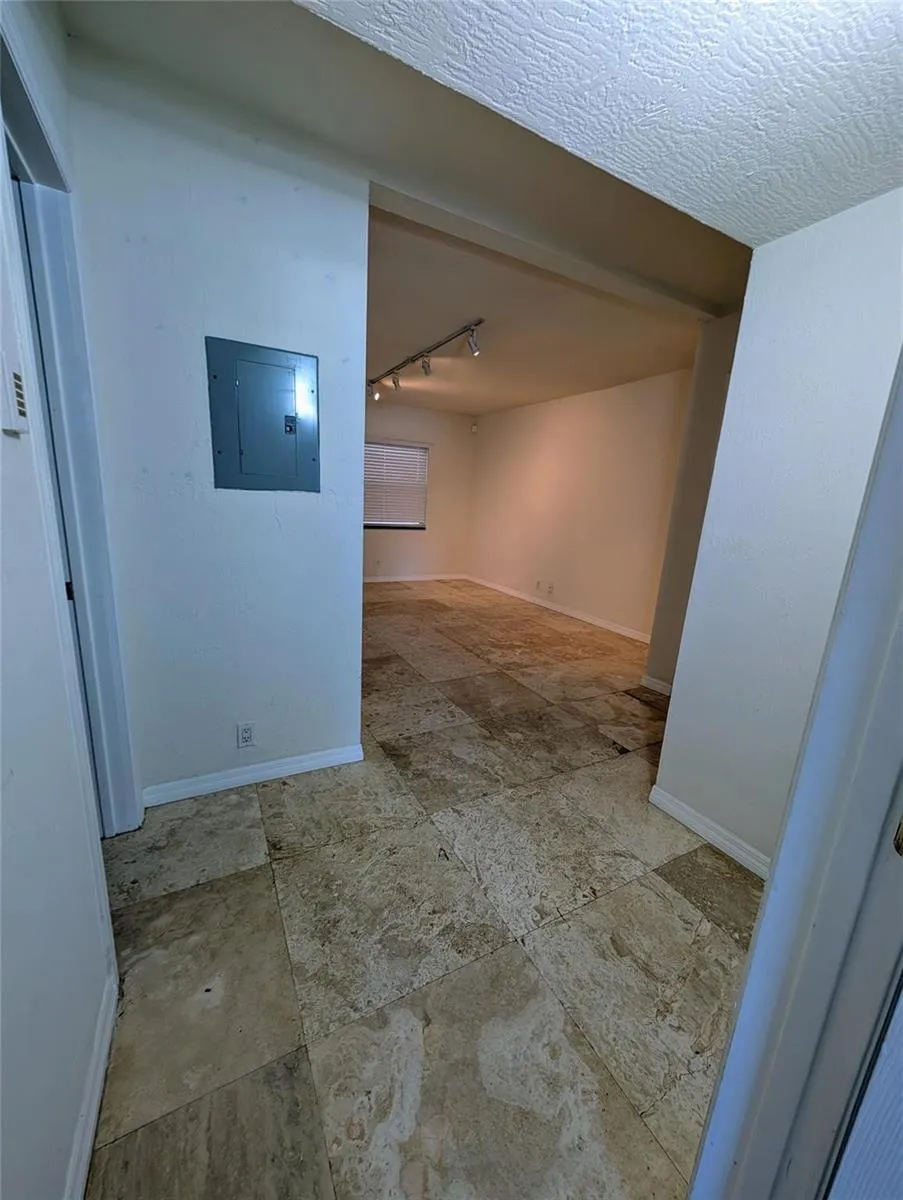 1470 DIXIE Highway #10 Fort Lauderdale, FL 33304