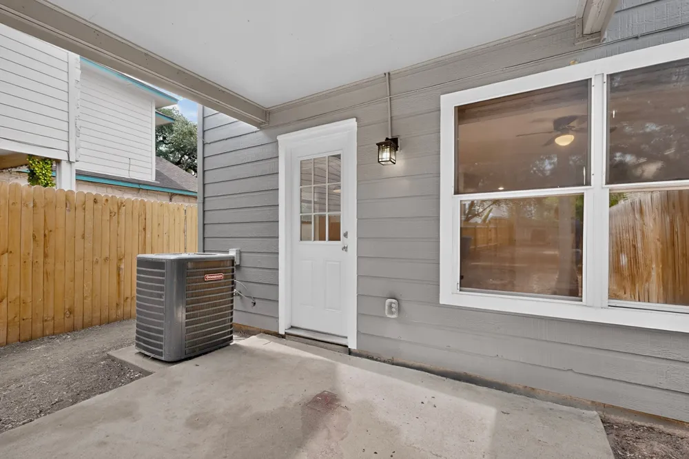 2318 Riddle Road #B Austin, TX 78748