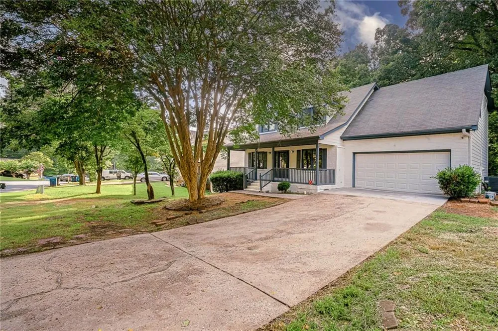 2021 Hunters Cove Dr Lawrenceville, GA 30044