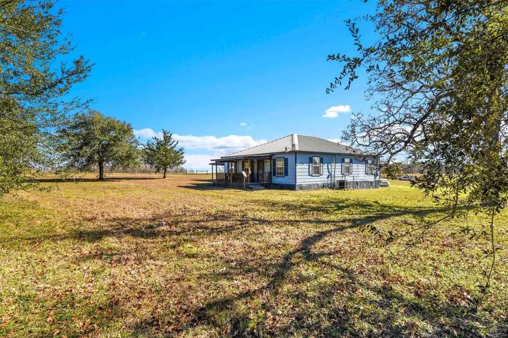 959 Walker Loop Huntsville, TX 77340