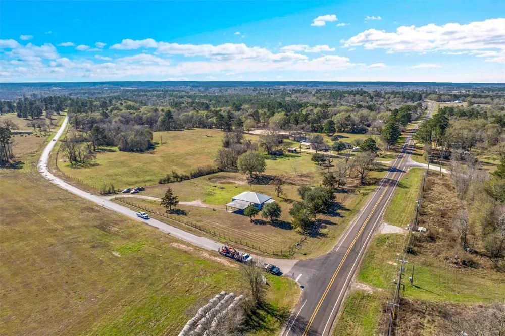 959 Walker Loop Huntsville, TX 77340