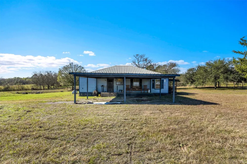 959 Walker Loop Huntsville, TX 77340