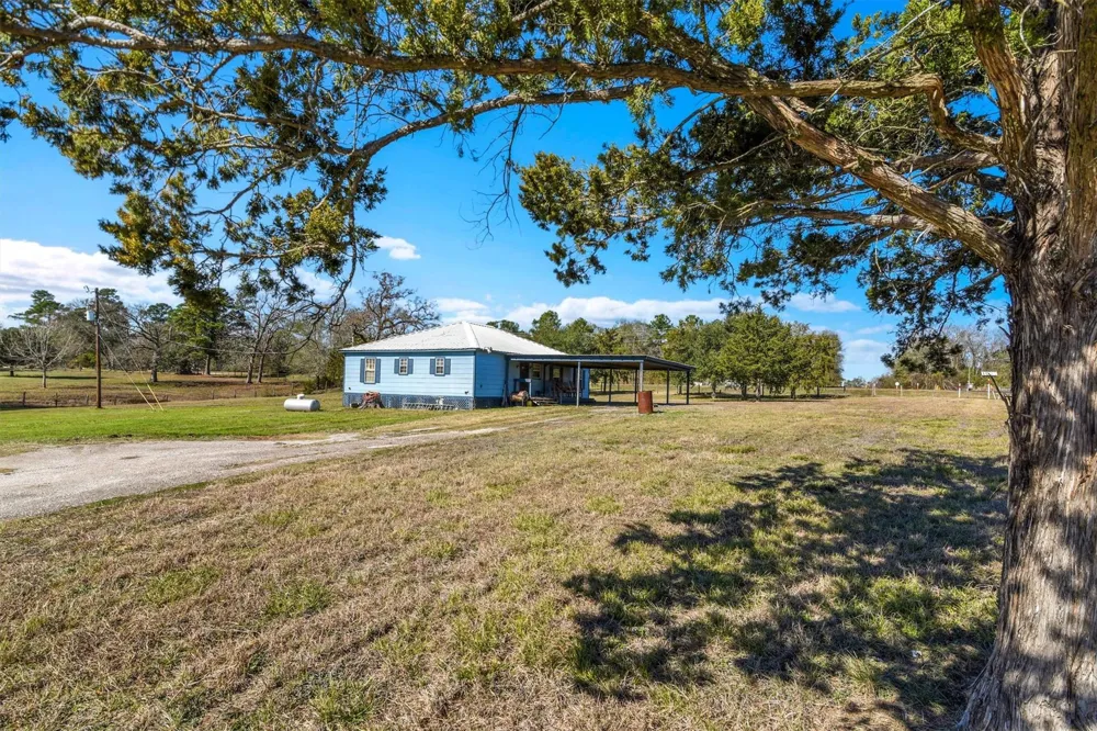 959 Walker Loop Huntsville, TX 77340