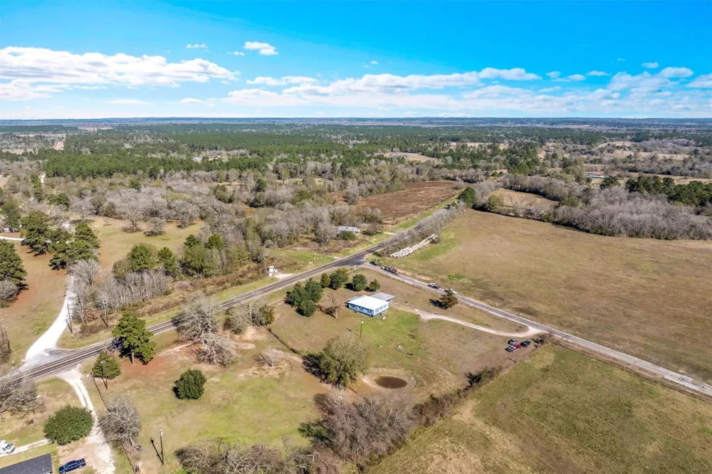 959 Walker Loop Huntsville, TX 77340
