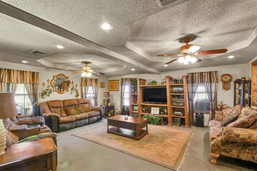 959 Walker Loop Huntsville, TX 77340