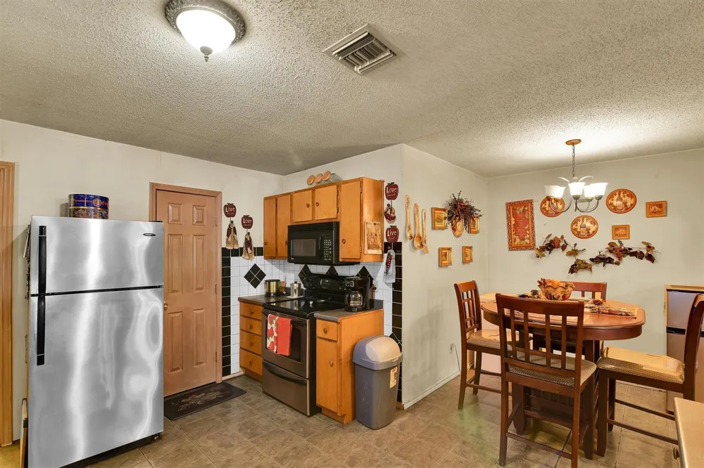 959 Walker Loop Huntsville, TX 77340