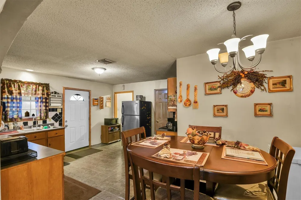 959 Walker Loop Huntsville, TX 77340