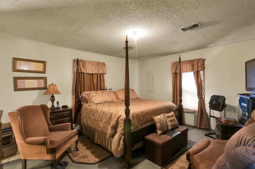 959 Walker Loop Huntsville, TX 77340