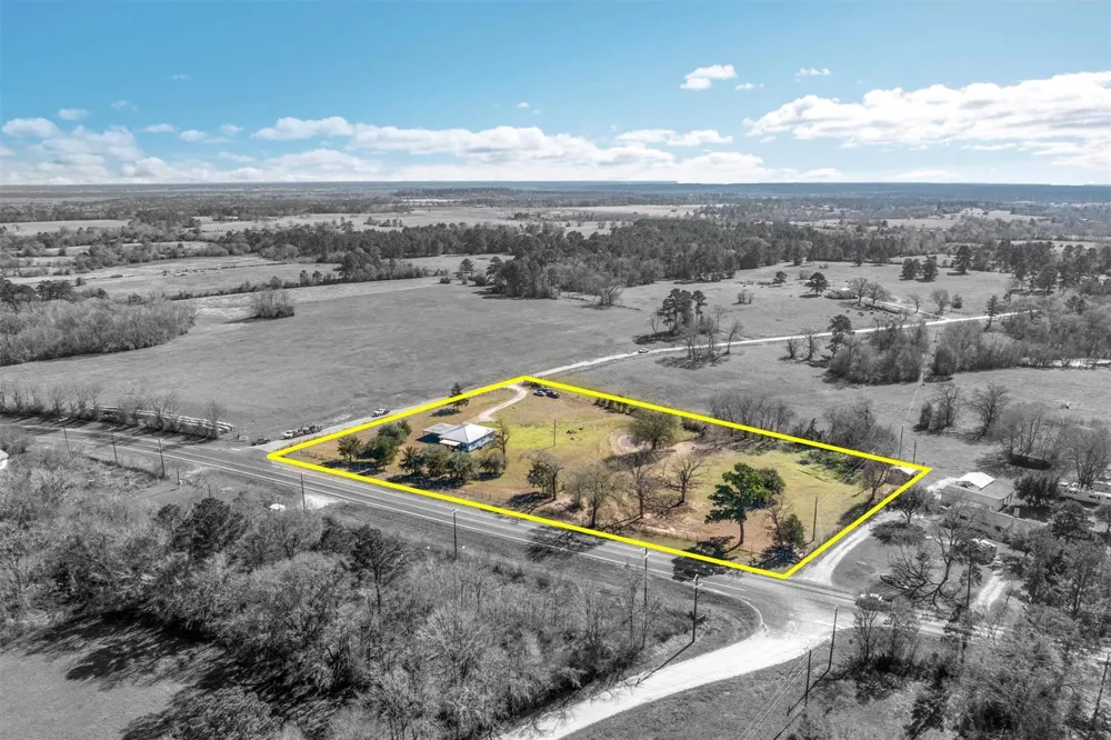 959 Walker Loop Huntsville, TX 77340