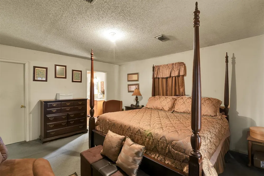 959 Walker Loop Huntsville, TX 77340
