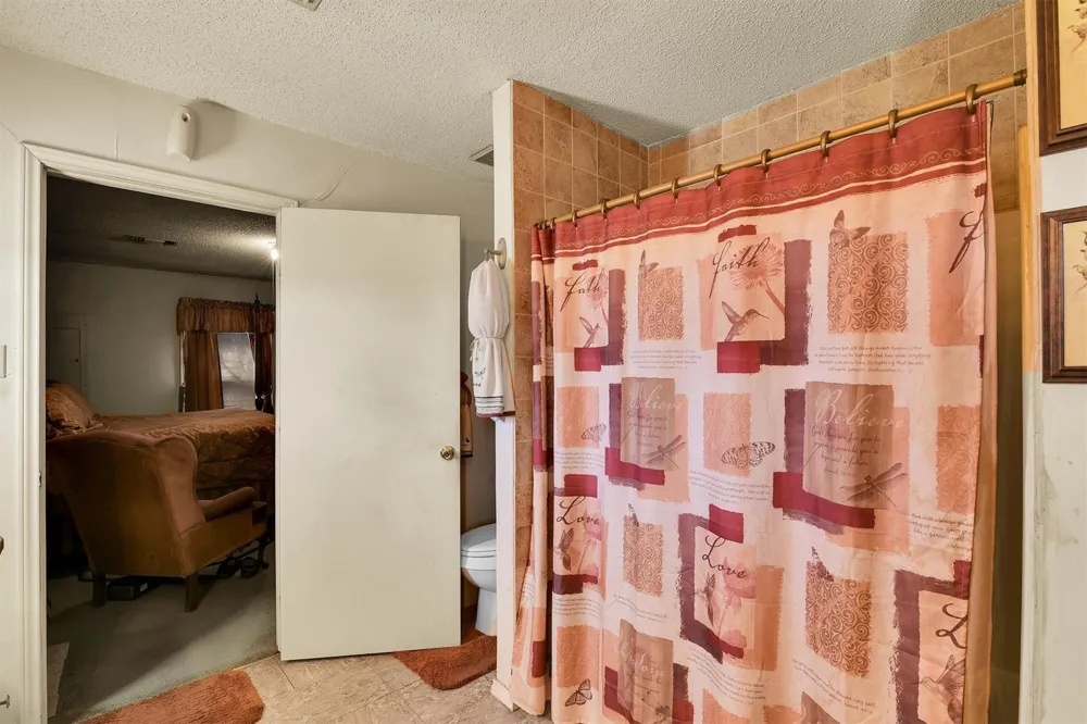 959 Walker Loop Huntsville, TX 77340