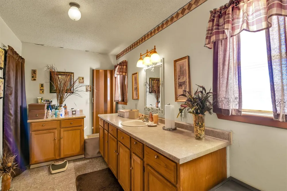 959 Walker Loop Huntsville, TX 77340