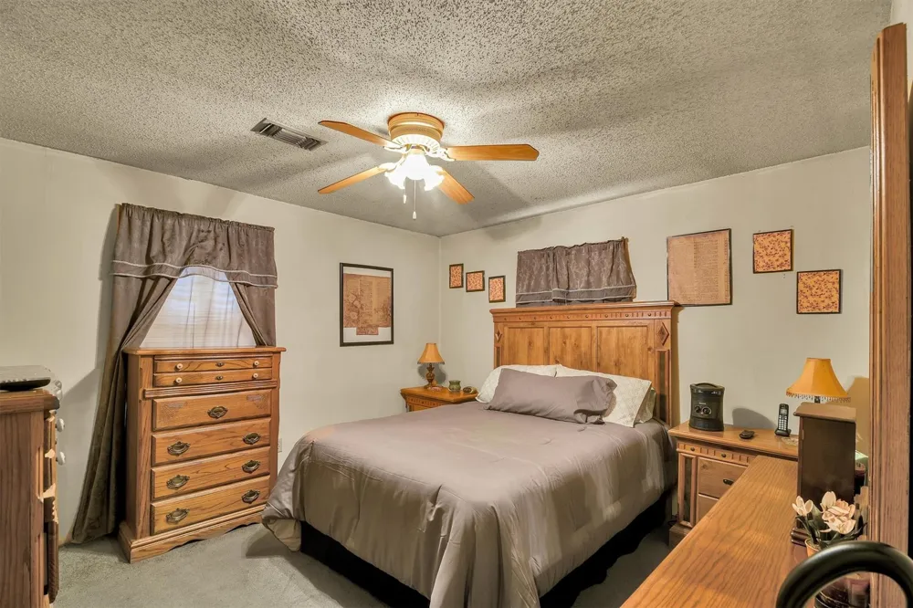 959 Walker Loop Huntsville, TX 77340